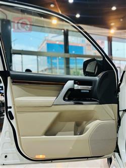 تۆیۆتا لاند کروزەر